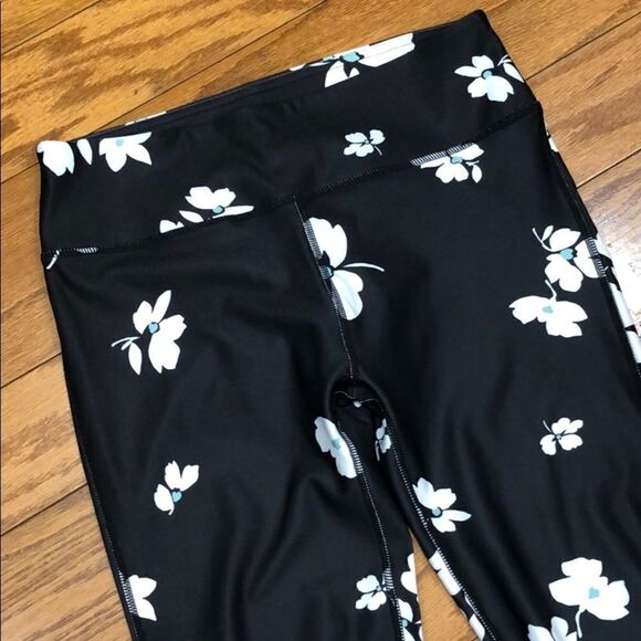 Fabletics Tuberose Capri No Slice, No Dice Legging - Picture 3 of 10